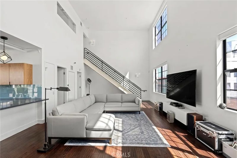 746 S Los Angeles