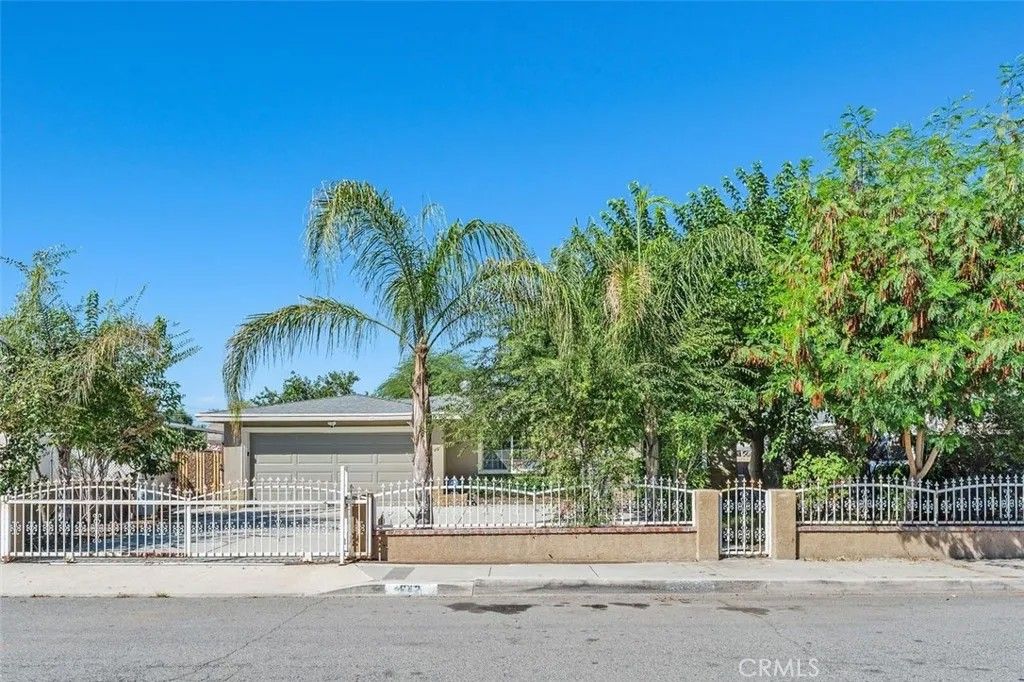Photo of 642 S Rosario Avenue, San Jacinto, CA 92583 (MLS # IV25230562)