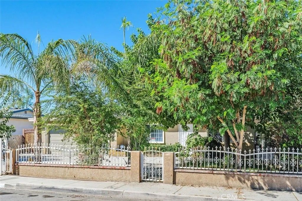 Photo of 642 S Rosario Avenue, San Jacinto, CA 92583 (MLS # IV25230562)