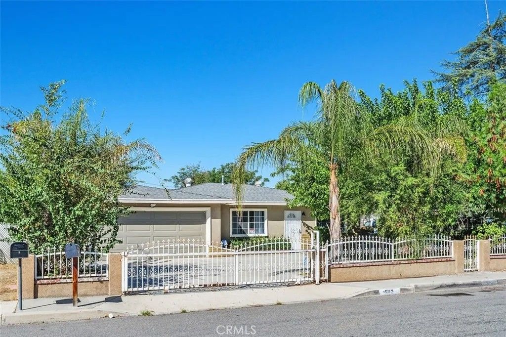 Photo of 642 S Rosario Avenue, San Jacinto, CA 92583 (MLS # IV25230562)