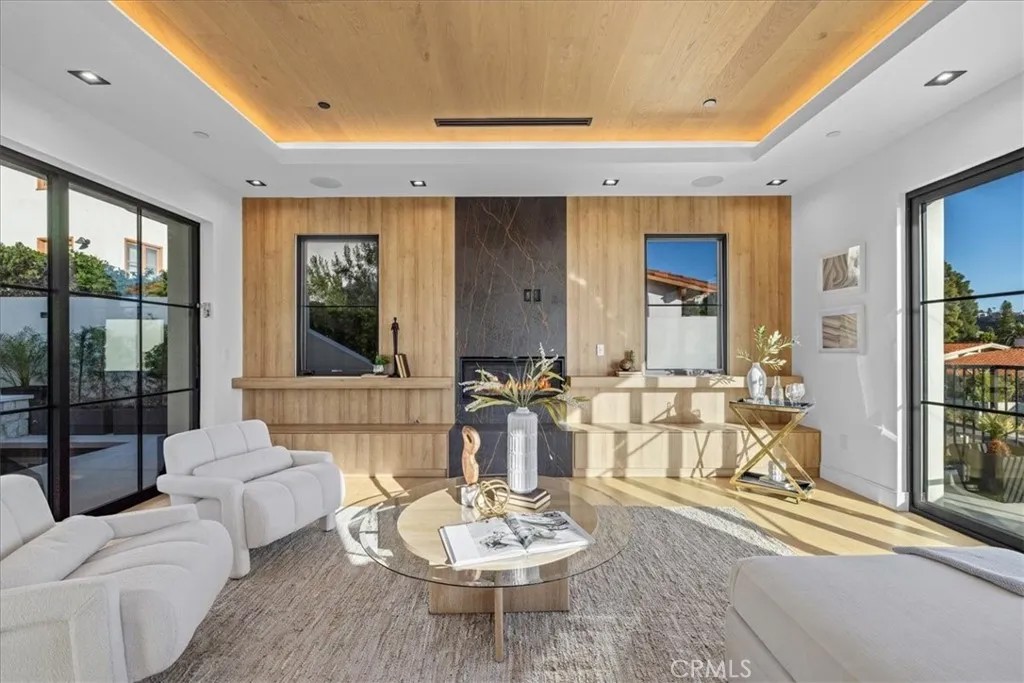 2532 Via Sanchez