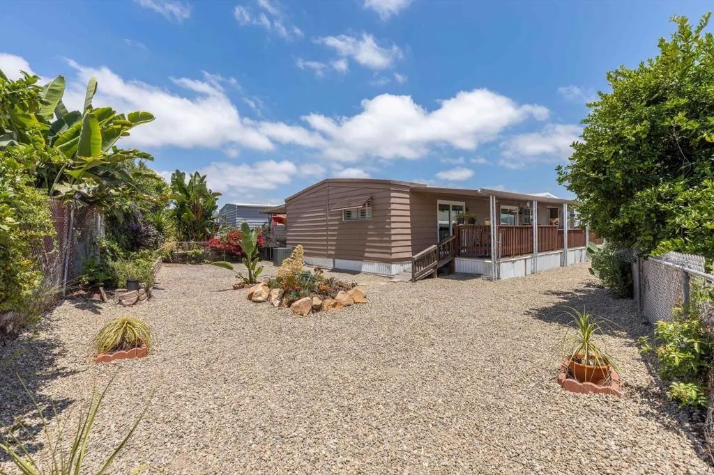 3535 Linda Vista 202