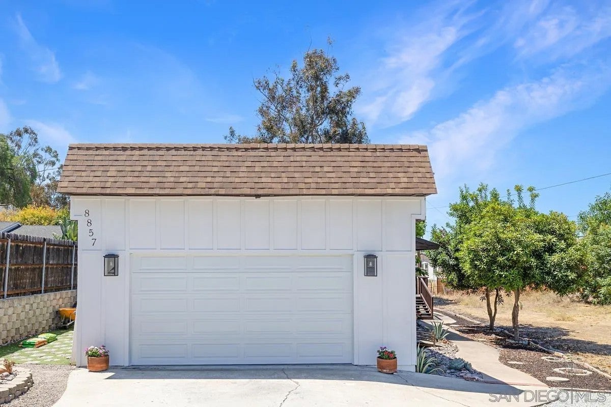 8857 Echo Dr