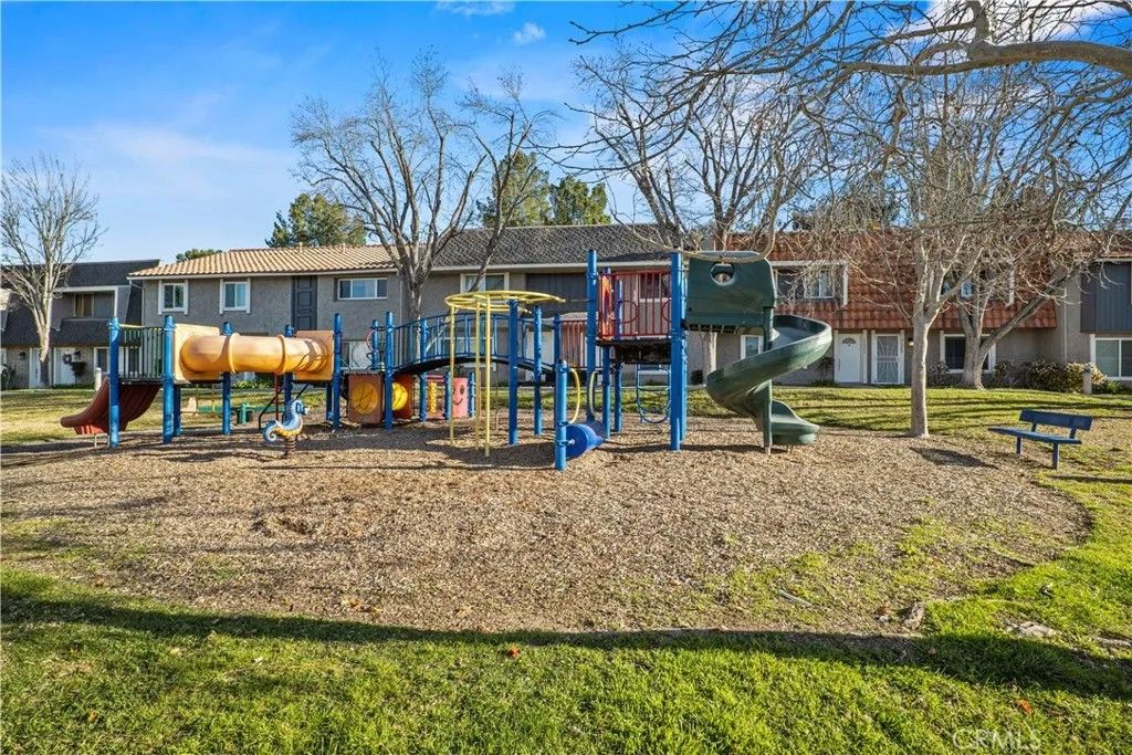 Photo of 26914 Via Terraza, Saugus, CA 91350 (MLS # SR26023024)