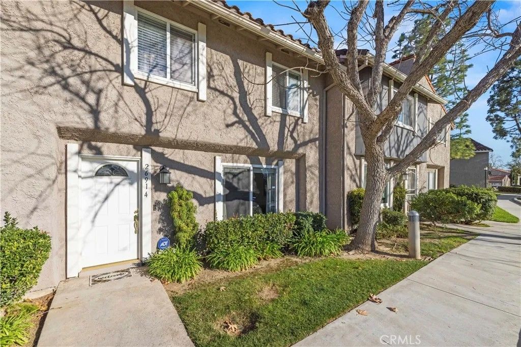 Photo of 26914 Via Terraza, Saugus, CA 91350 (MLS # SR26023024)