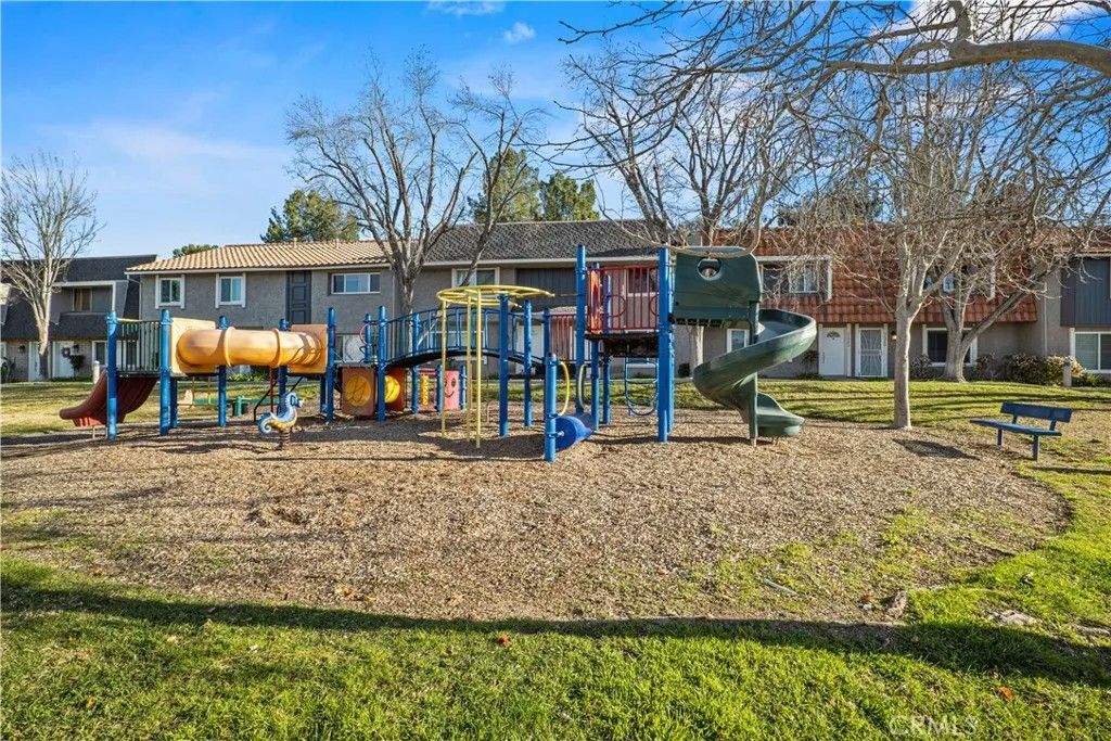 Photo of 26914 Via Terraza, Saugus, CA 91350 (MLS # SR26023024)