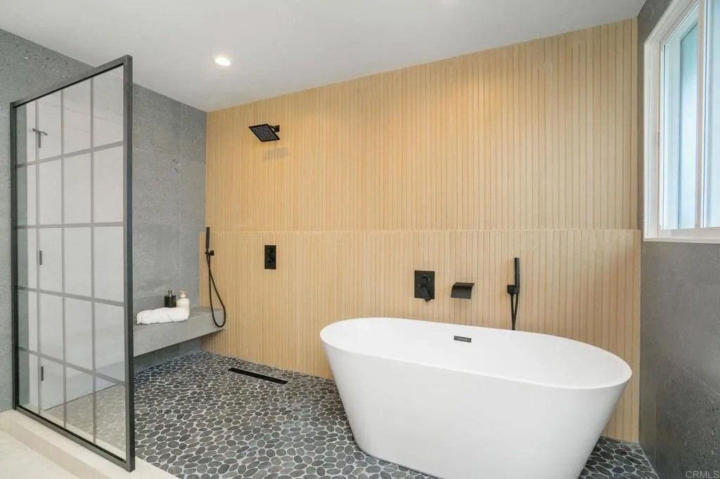 Photo of 219 W Acacia Ave, El Segundo, CA 90245 (MLS # PTP2603007)