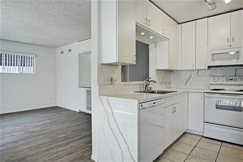 1112 - 1118 Thomas Avenue