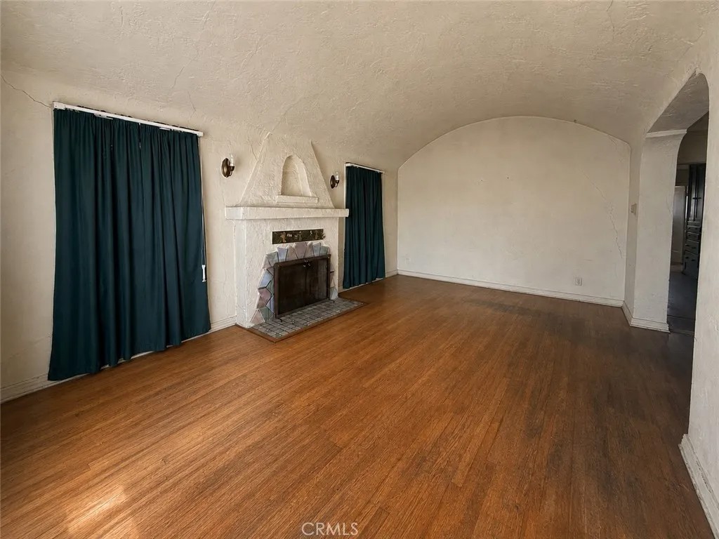 2211 W 79th Street