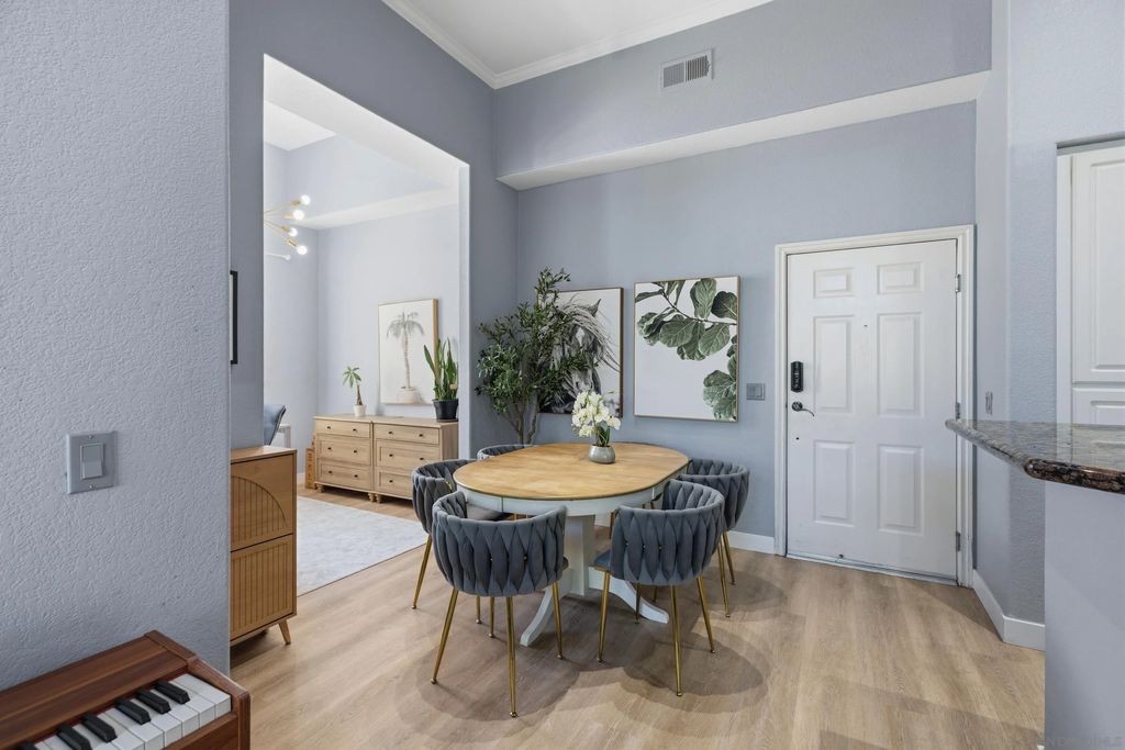 Photo of 4155 Executive Dr #E411, La Jolla, CA 92037 (MLS # 260010198)