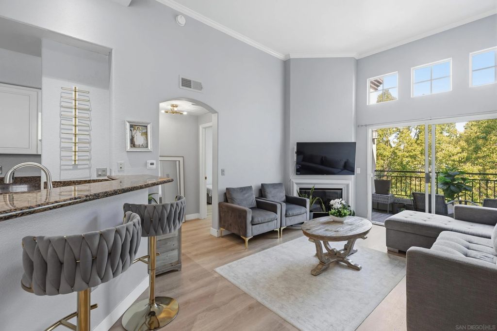 Photo of 4155 Executive Dr #E411, La Jolla, CA 92037 (MLS # 260010198)