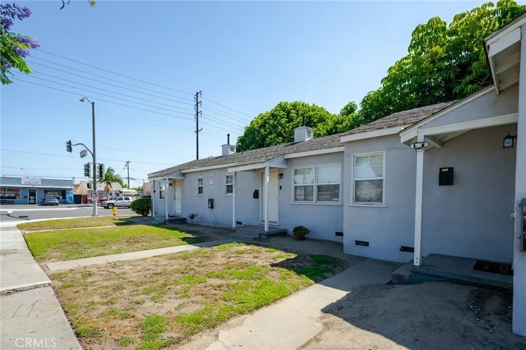 2650 E Carson