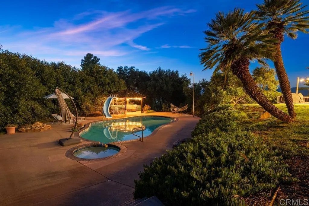 10975 Old Oak Holler