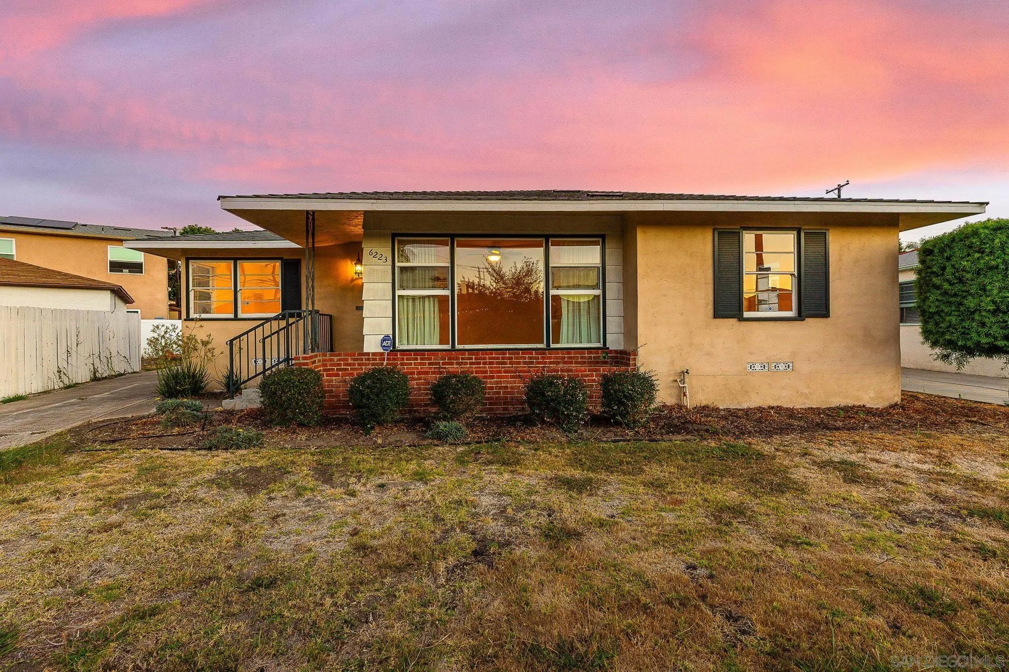 6223 Mesita Drive