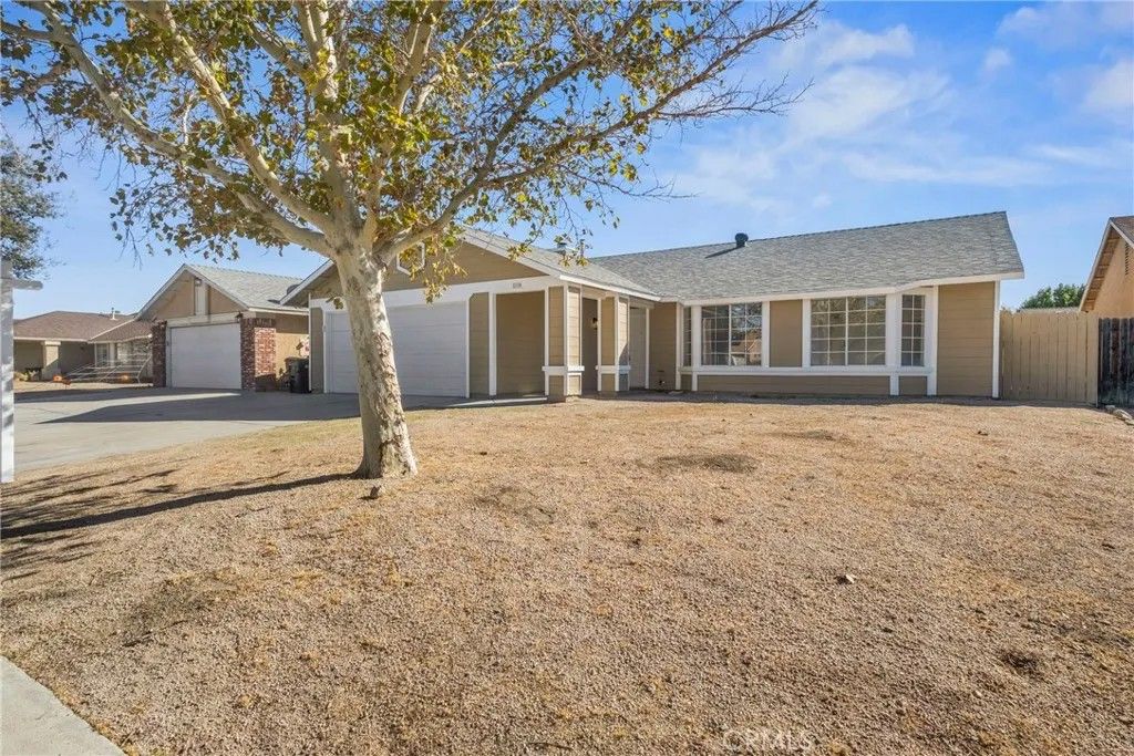 Photo of 2130 Matthew Avenue, Rosamond, CA 93560 (MLS # DW25244500)