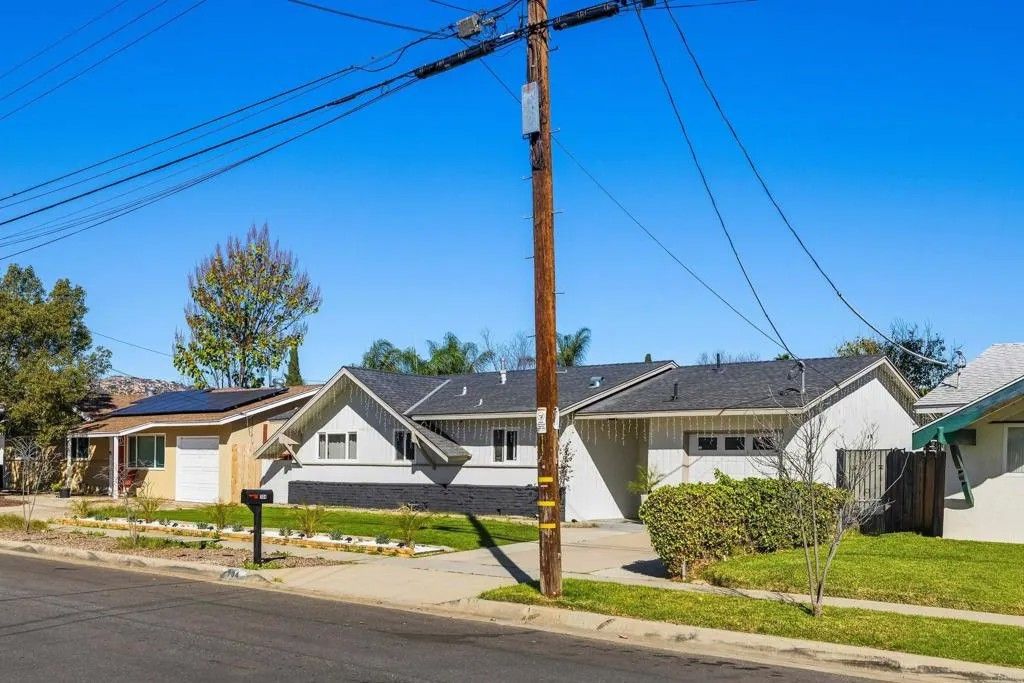 Photo of 704 Aster Street, Escondido, CA 92027 (MLS # PTP2600267)