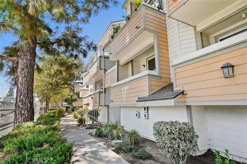 11150 Glenoaks Boulevard 309