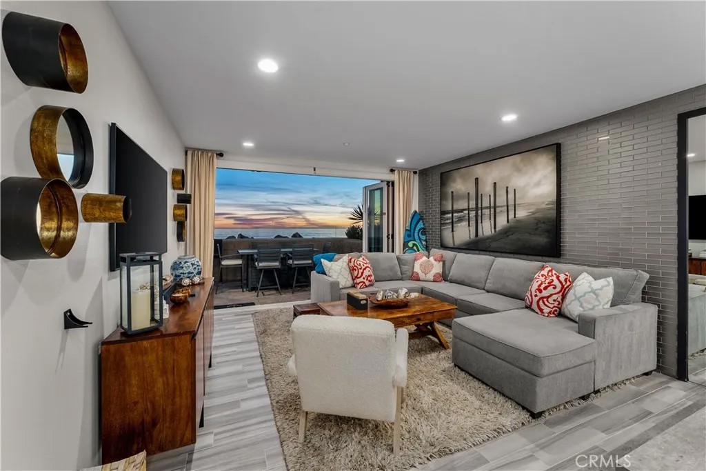 700 S The Strand 106