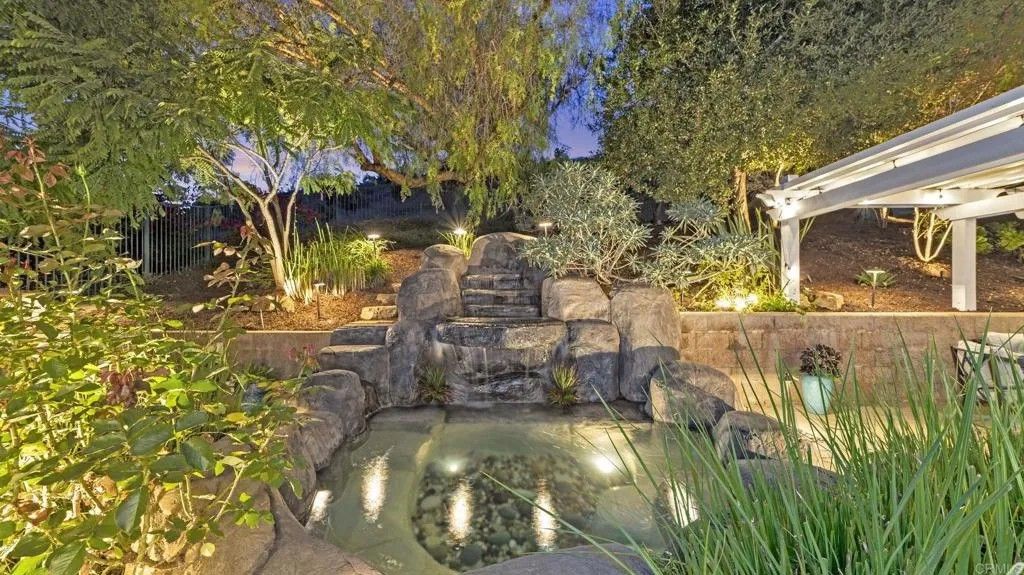 Photo of 285 Oak Valley Lane, Escondido, CA 92027 (MLS # NDP2510345)