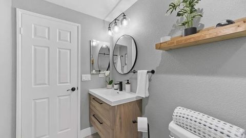 Tiny photo for 285 Oak Valley Lane, Escondido, CA 92027 (MLS # NDP2510345)