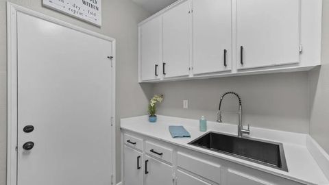 Tiny photo for 285 Oak Valley Lane, Escondido, CA 92027 (MLS # NDP2510345)