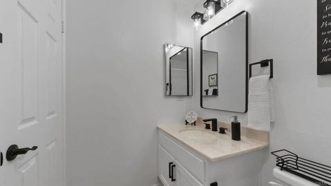 Tiny photo for 285 Oak Valley Lane, Escondido, CA 92027 (MLS # NDP2510345)