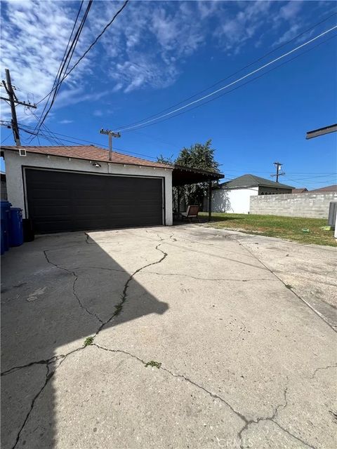 Tiny photo for 11821 Menlo Ave, Los Angeles, CA 90044 (MLS # RS25238400)