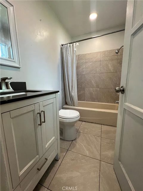 Tiny photo for 11821 Menlo Ave, Los Angeles, CA 90044 (MLS # RS25238400)