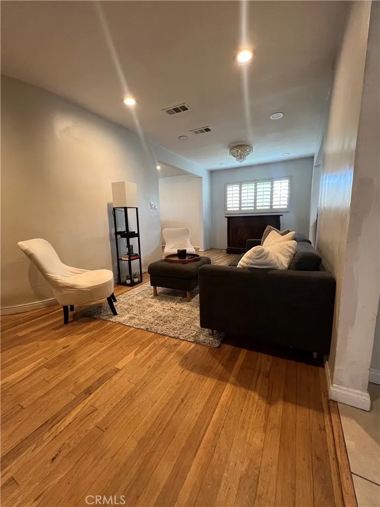 11821 Menlo