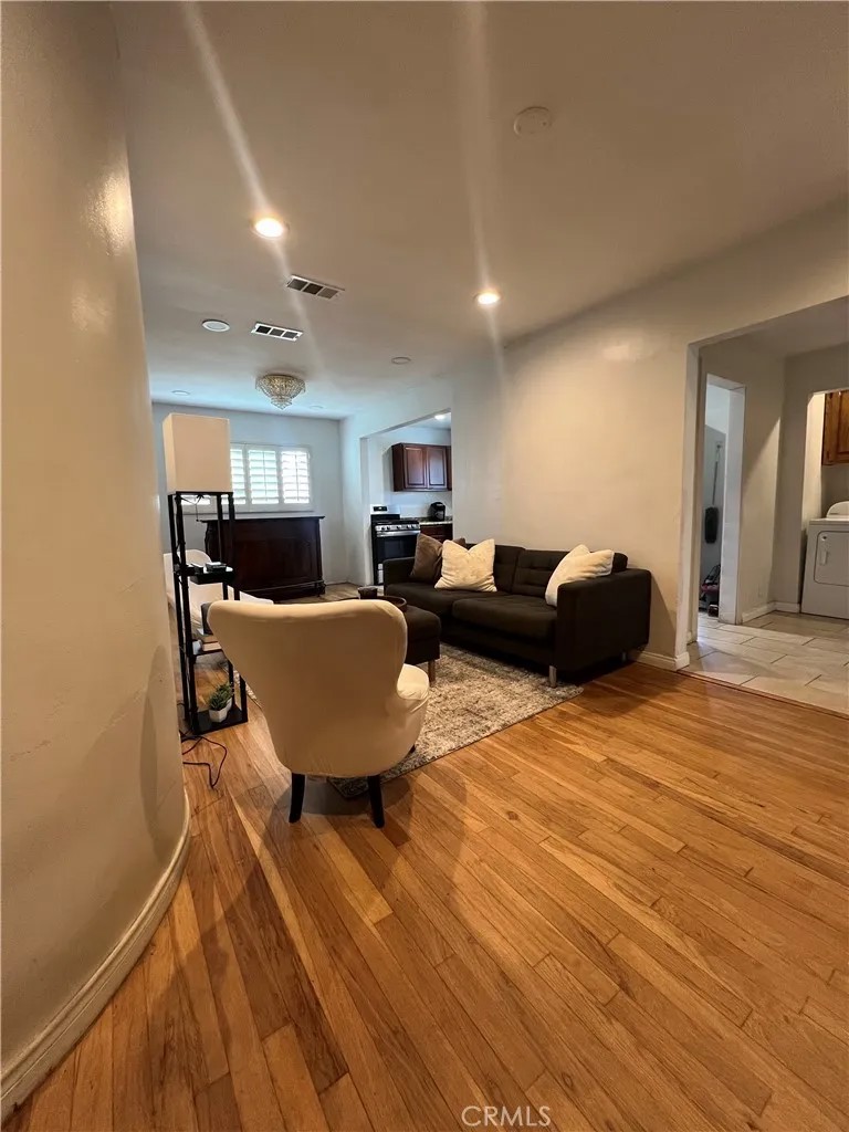 11821 Menlo