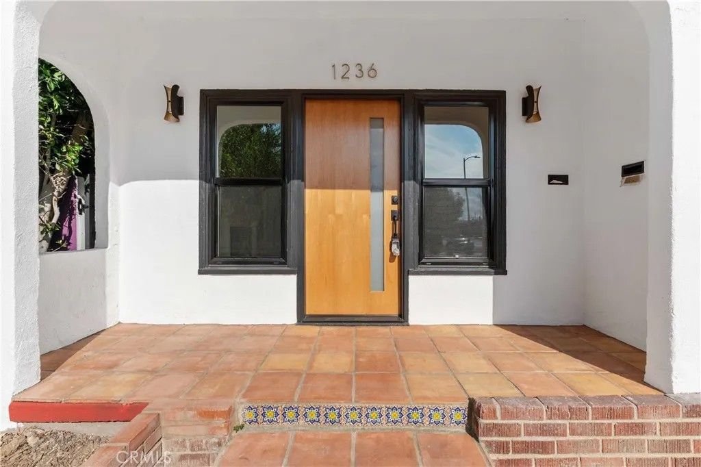 Photo of 1236 S Cloverdale Ave, Los Angeles, CA 90019 (MLS # BB26010971)