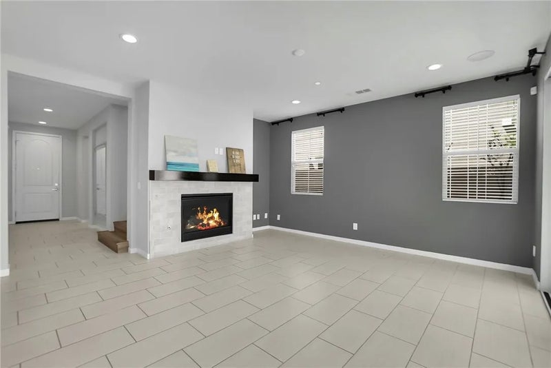 3820 Summer Holly Way