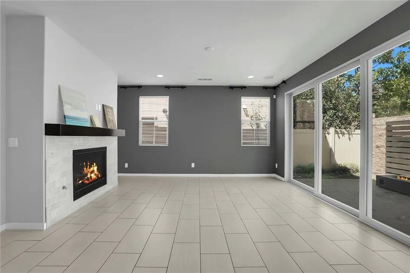 3820 Summer Holly Way