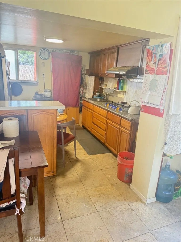 122 E Park