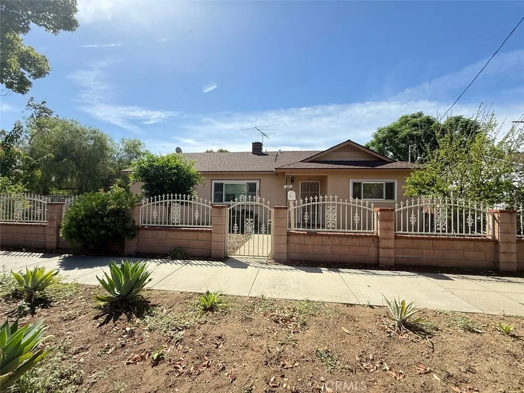 122 E Park