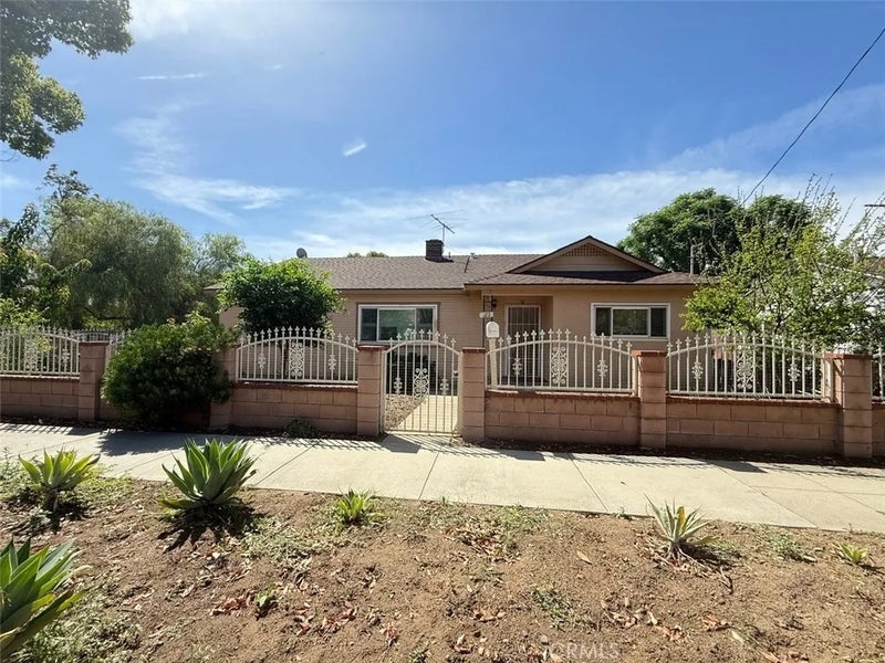 122 E Park