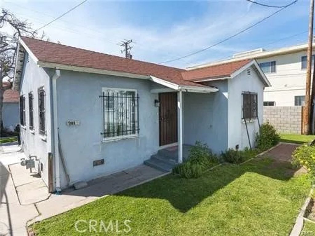 Photo of 701 Walnut Street, Inglewood, CA 90301 (MLS # PV26016058)