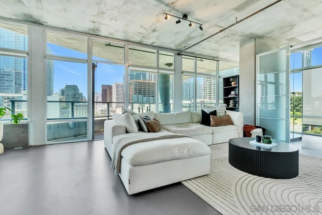 1080 Park 701