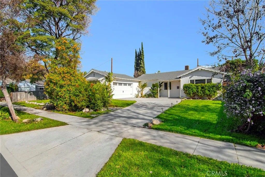Photo of 7746 Mclaren Ave, West Hills, CA 91304 (MLS # SR26016478)
