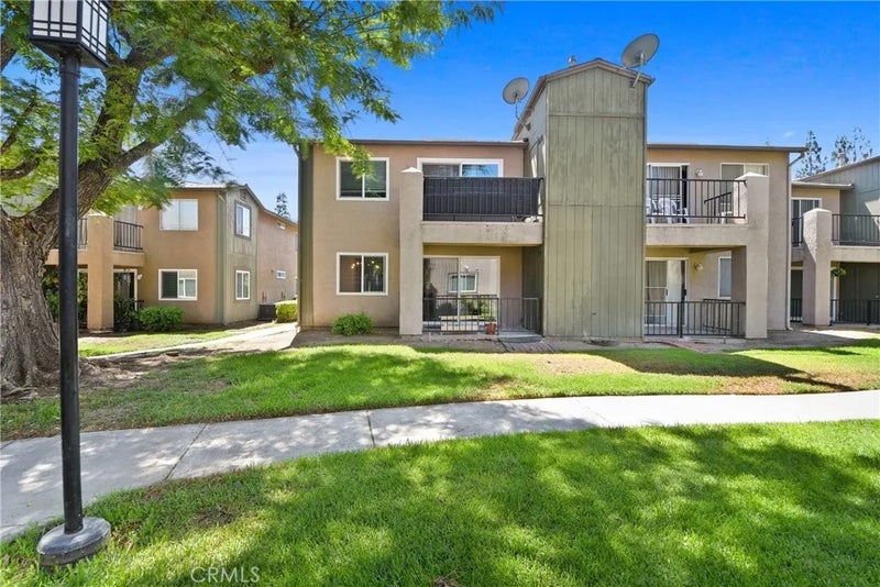 2608 Avenida Del E104