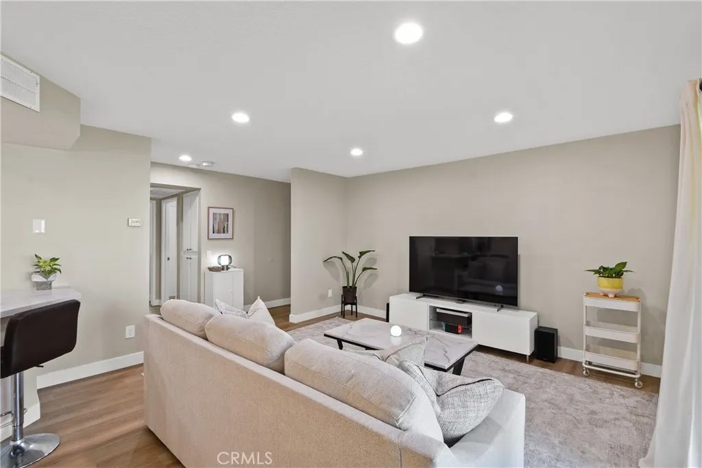 2608 Avenida Del E104