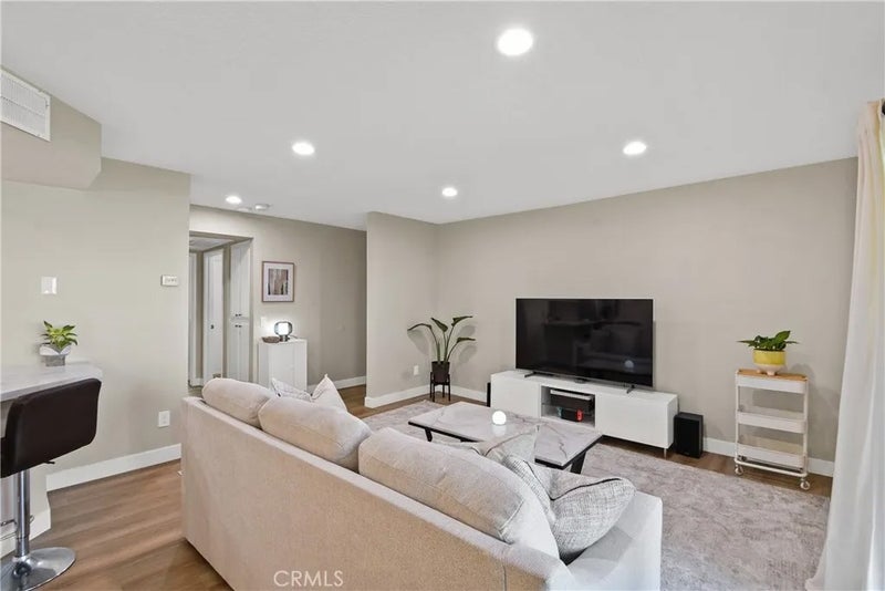 2608 Avenida Del E104