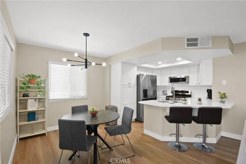 2608 Avenida Del E104
