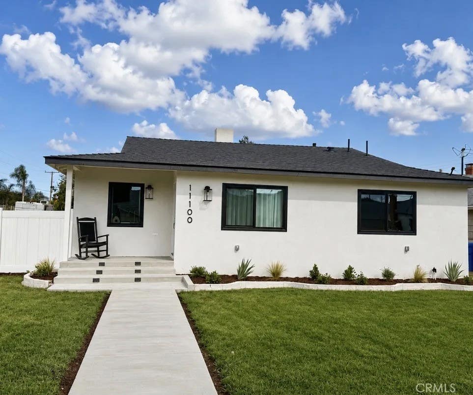 Photo of 11100 Greenlawn AVE, Culver City, CA 90230 (MLS # IG26145347)