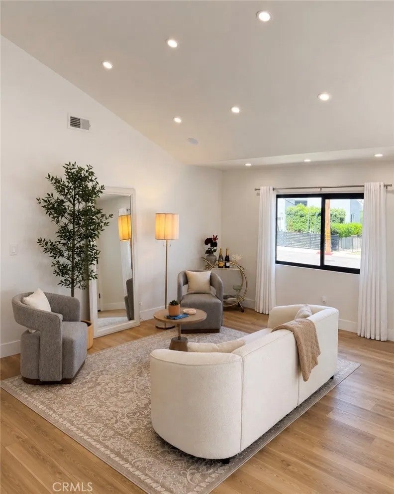 Photo of 11100 Greenlawn AVE, Culver City, CA 90230 (MLS # IG26145347)