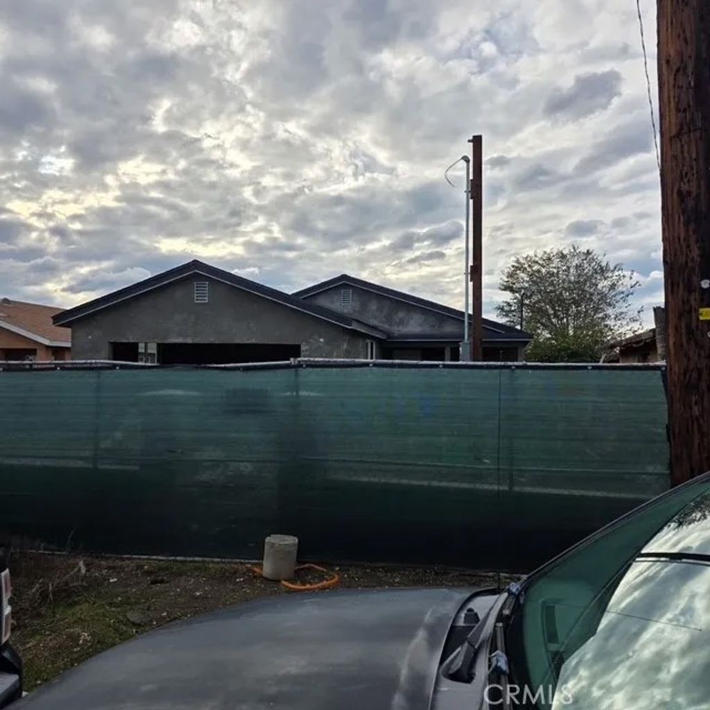 Photo of 10628 Valencia St, Bloomington, CA 92316 (MLS # PW25265447)