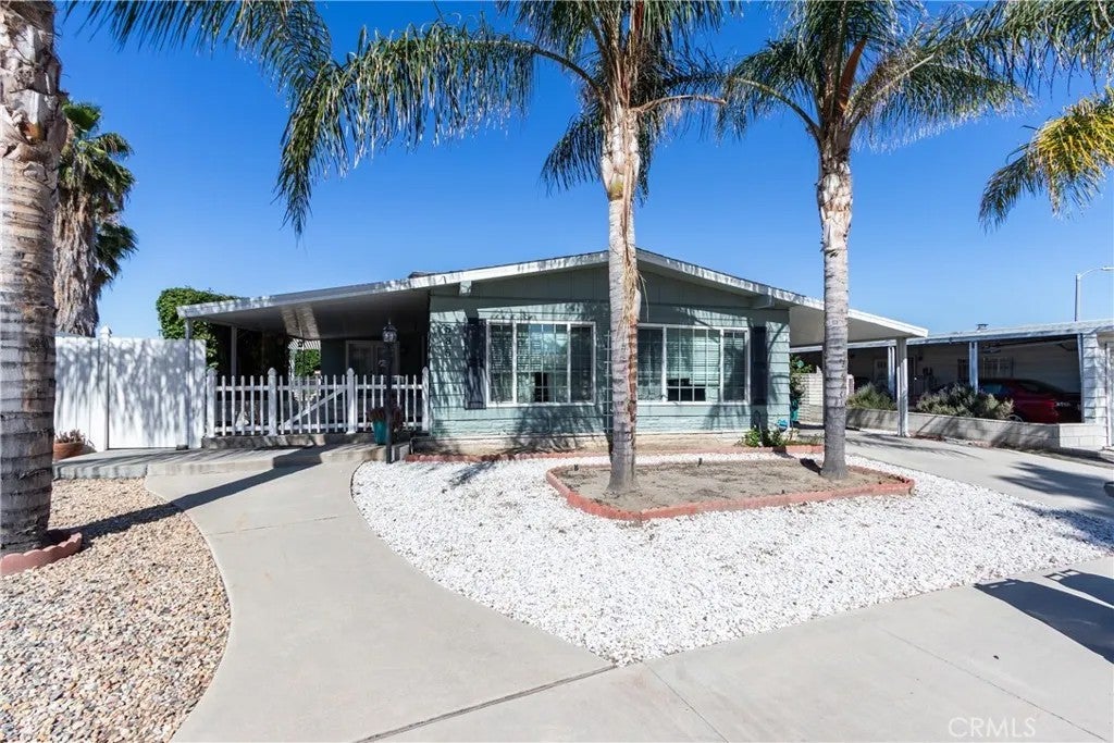 Photo of 585 Camino Real CIR, Hemet, CA 92543 (MLS # SW26121256)