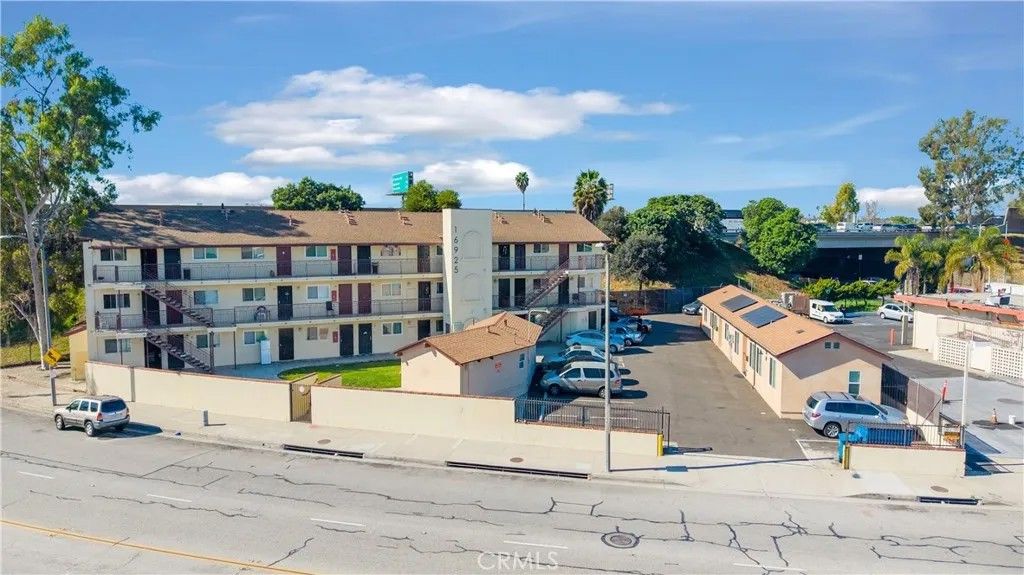 Photo of 16925 Prairie Ave, Torrance, CA 90504 (MLS # CV26021669)