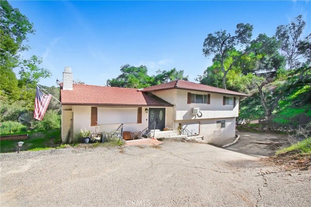 Photo of 2536 Valerie Dr, Fallbrook, CA 92028 (MLS # IG25263562)