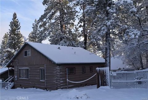 Photo of 545 Wanita Ln, Big Bear Lake, CA 92315 (MLS # SW25232681)